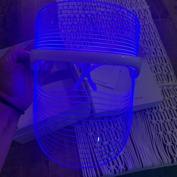 LED Light Shield Face Mask *POOSH APPROVED* - Picture 6 of 6